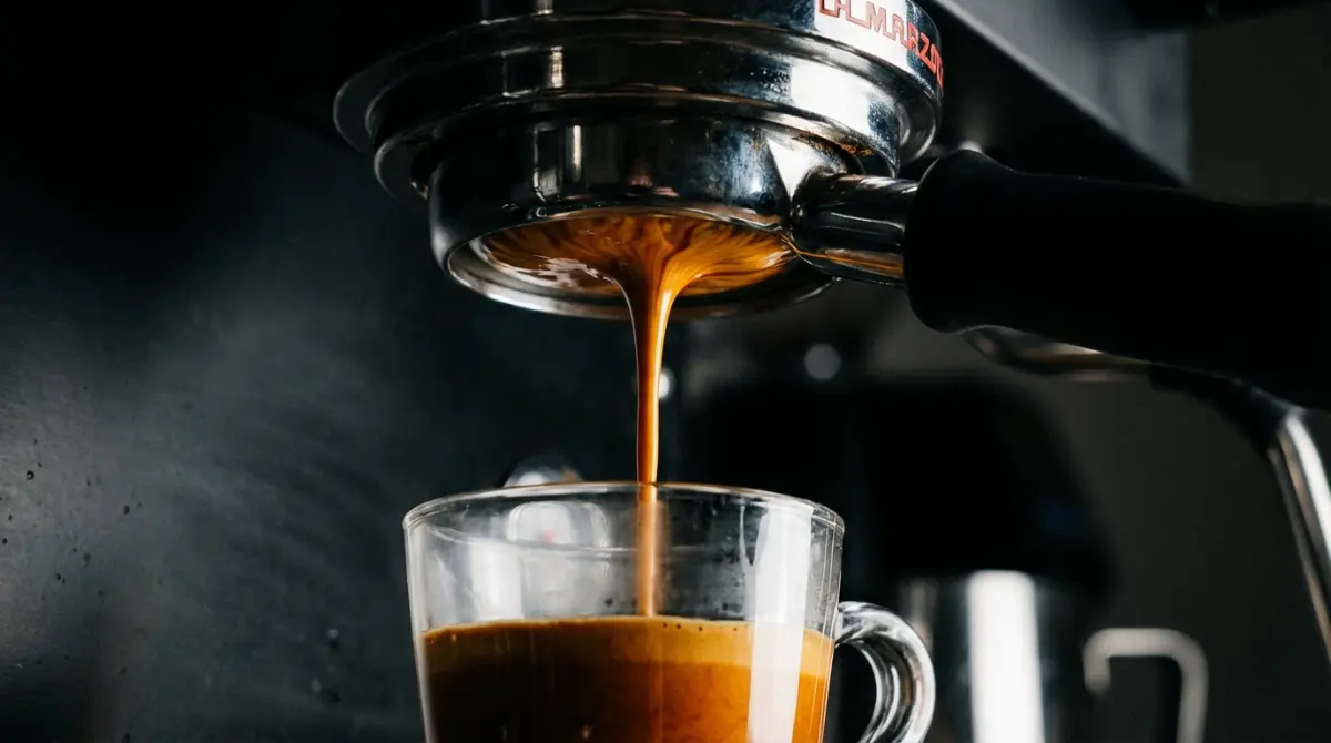 Espresso Keluar Terlalu Lambat? Ini Cara Memperbaiki Tanpa Ganti Mesin